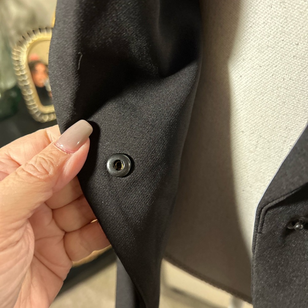 Truth Women's Elegant Black Blazer - Picture 7 of 13